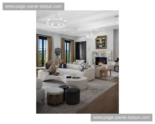 詹姆斯3亿美元购入洛杉矶豪宅,每年物业费引网友热议 詹姆斯3亿美元购入洛杉矶豪宅,每年物业费引网友热议